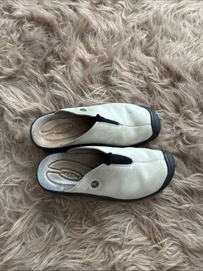 KEEN Women's Ivory and Black Slip-On Mule